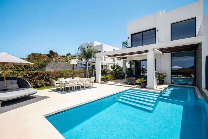 5-bedroom, 3.5-bathroom villa with sea views at Cabopino, Marbella